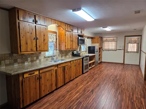 Kitchen - 15318 Arrowhead Loop W, Willis, TX 77378 photo 1 of 2