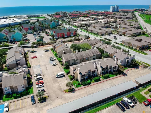 3220 69th St #D6, Galveston, TX 77551