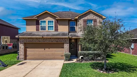 2061 Lepper St, Alvin, TX 77511