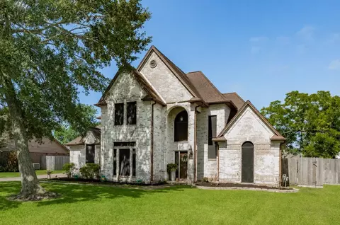 58 S Calla Lily Ct, Lake Jackson, TX 77566