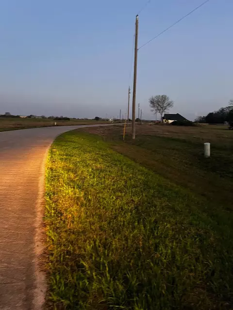 1007 Chuckwagon Trl, Angleton, TX 77515 photo 3