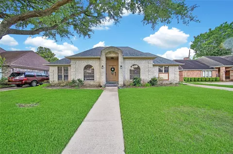 15319 Rio Plaza Dr, Houston, TX 77083