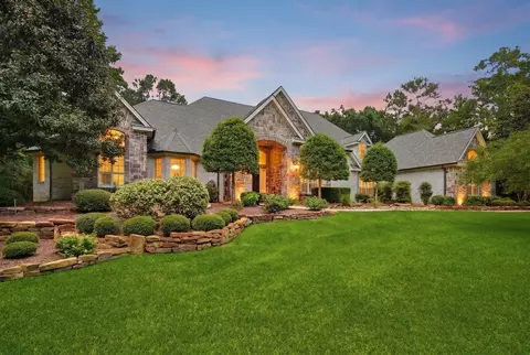 9915 Crestwater Cir, Magnolia, TX 77354