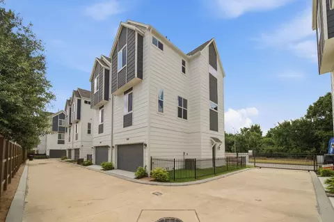 1650 W Tidwell Rd, Houston, TX 77091