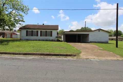 908 Paulus St, Schulenburg, TX 78956