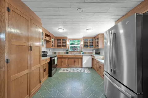 Kitchen - 263 Travis Ln, Trinity, TX 75862 photo 2 of 5