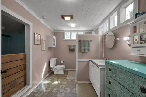 Bath - 263 Travis Ln, Trinity, TX 75862 photo 2 of 4