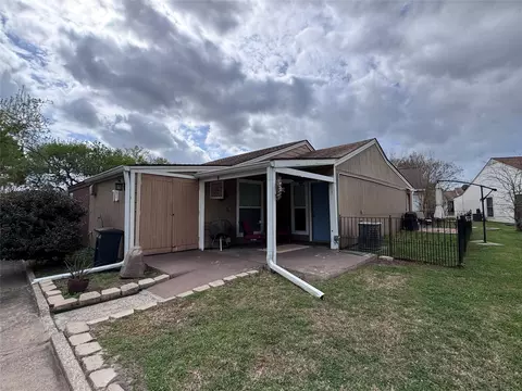 70 Westwood Dr W, Trinity, TX 75862