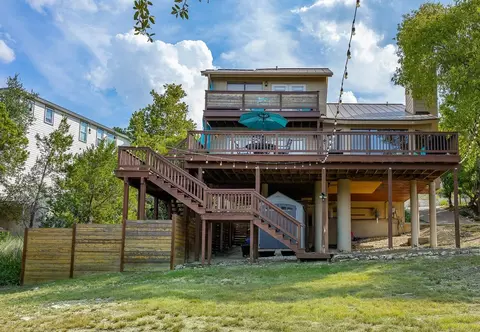 156 Lakefront Dr, Point Venture, TX 78645