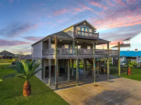 2025 Vista Dr, Crystal Beach, TX 77650