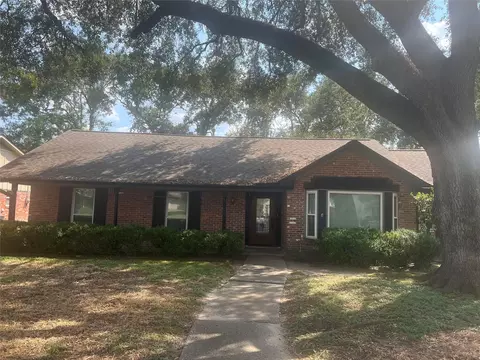 7819 Skyline Dr, Houston, TX 77063
