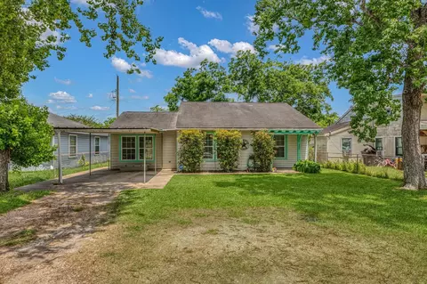 121 5th St, Brazoria, TX 77422