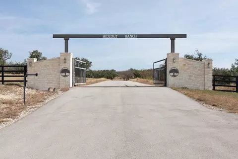 857 Brooklyn Dr NW, Kerrville, TX 78058