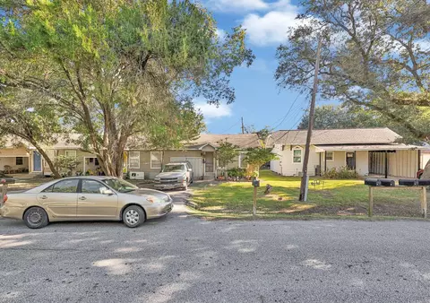 404 W 3rd St, League City, TX 77573