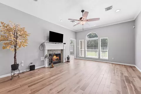 Living - 3504 Oak Lndg, Conroe, TX 77304 photo 1 of 3