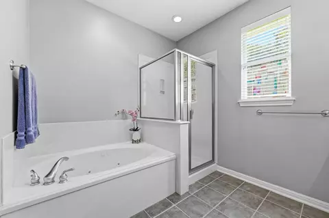 Bath - 3504 Oak Lndg, Conroe, TX 77304 photo 2 of 3