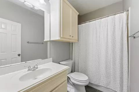 Bath - 3504 Oak Lndg, Conroe, TX 77304 photo 3 of 3