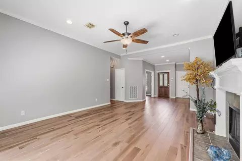 Living - 3504 Oak Lndg, Conroe, TX 77304 photo 2 of 3