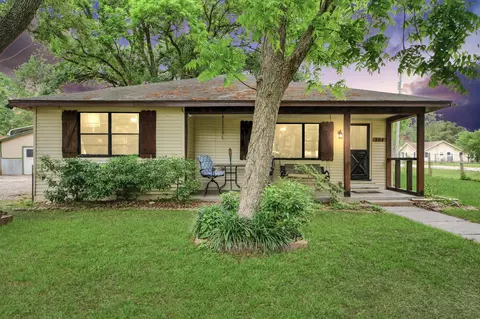 204 S 4th St, Alvin, TX 77511