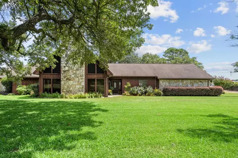 1214 Piney Woods Rd, Alleyton, TX 78935