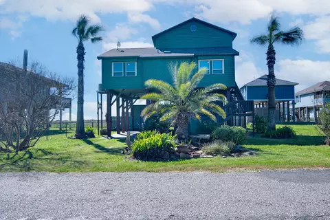 140 Ocean View Dr, Crystal Beach, TX 77650