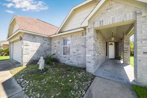 4010 Cary Creek Dr, Baytown, TX 77521