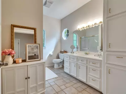 Bath - 300 Coral Gables, Trinity, TX 75862 photo 3 of 4