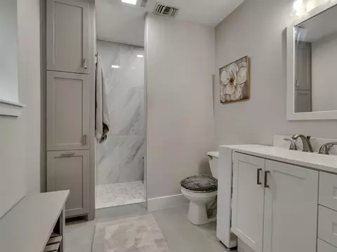 Bath - 300 Coral Gables, Trinity, TX 75862 photo 4 of 4