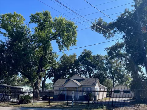 5721 Breen Dr, Houston, TX 77086
