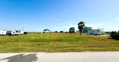1032 Mabry St, Gilchrist, TX 77617
