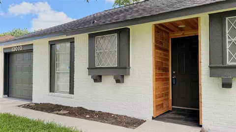 12010 Flushing Meadows Dr, Houston, TX 77089