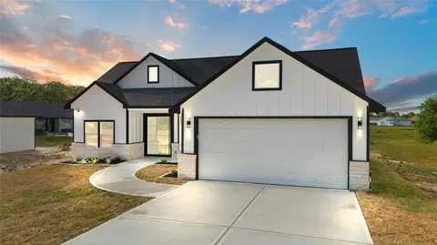 42 Meadow Lake Dr, Trinity, TX 75862