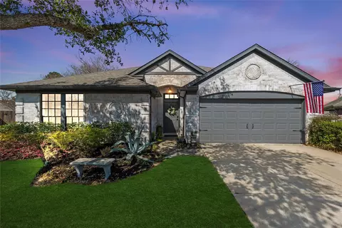 16806 Needle Ridge Ct, Sugar Land, TX 77498