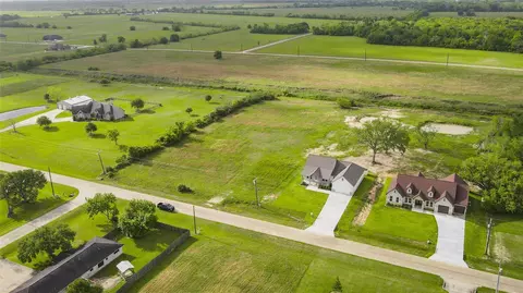 913 Buffalo Trl, Angleton, TX 77516