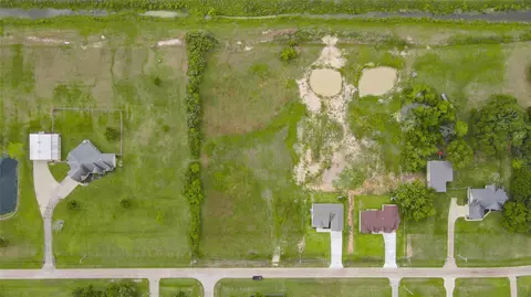 913 Buffalo Trl, Angleton, TX 77516 photo 8