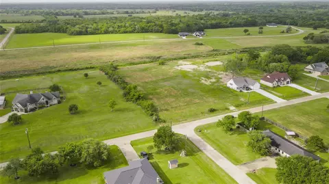 913 Buffalo Trl, Angleton, TX 77516 photo 3