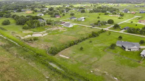 913 Buffalo Trl, Angleton, TX 77516 photo 5