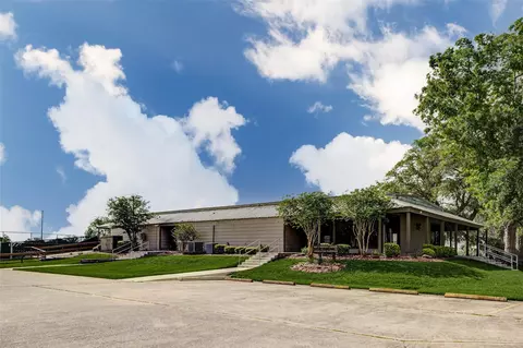 913 Buffalo Trl, Angleton, TX 77516 photo 14