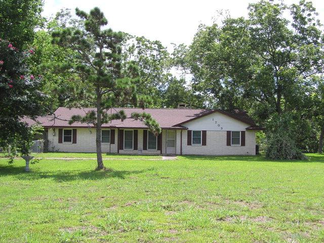 1703 E Kyle Rd, Clute, TX 77531 photo 1