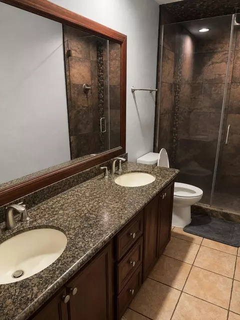 Bath - 19 Lyreleaf Pl, Spring, TX 77382 photo 3 of 3