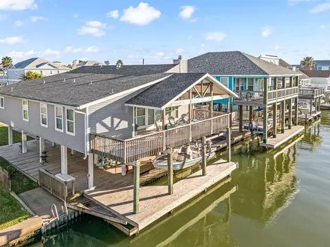 22028 Deaf P Smith Dr, Galveston, TX 77554