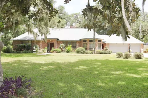 1927 Oak Island Dr, Lake Jackson, TX 77566