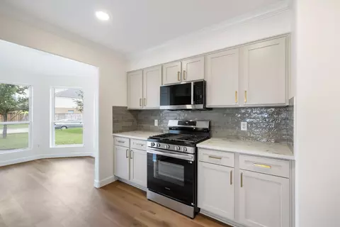 Kitchen - 16966 Tableland Trl, Conroe, TX 77385 photo 5 of 8
