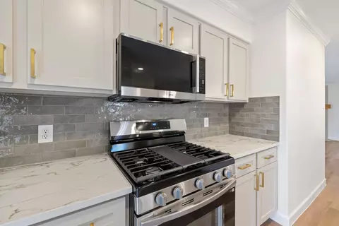 Kitchen - 16966 Tableland Trl, Conroe, TX 77385 photo 4 of 8