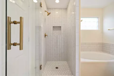 Bath - 16966 Tableland Trl, Conroe, TX 77385 photo 5 of 7