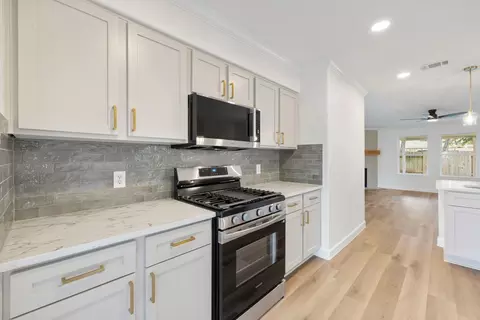 Kitchen - 16966 Tableland Trl, Conroe, TX 77385 photo 3 of 8