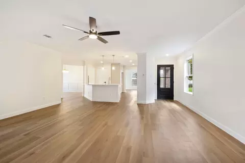 Living - 16966 Tableland Trl, Conroe, TX 77385 photo 2 of 4