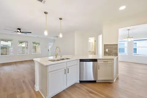 Kitchen - 16966 Tableland Trl, Conroe, TX 77385 photo 7 of 8