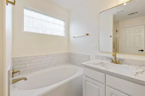 Bath - 16966 Tableland Trl, Conroe, TX 77385 photo 6 of 7
