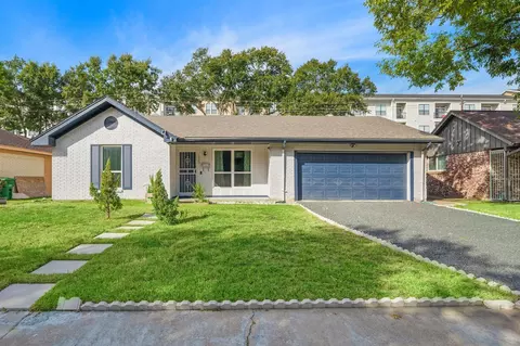 1825 Locksford St, Houston, TX 77008